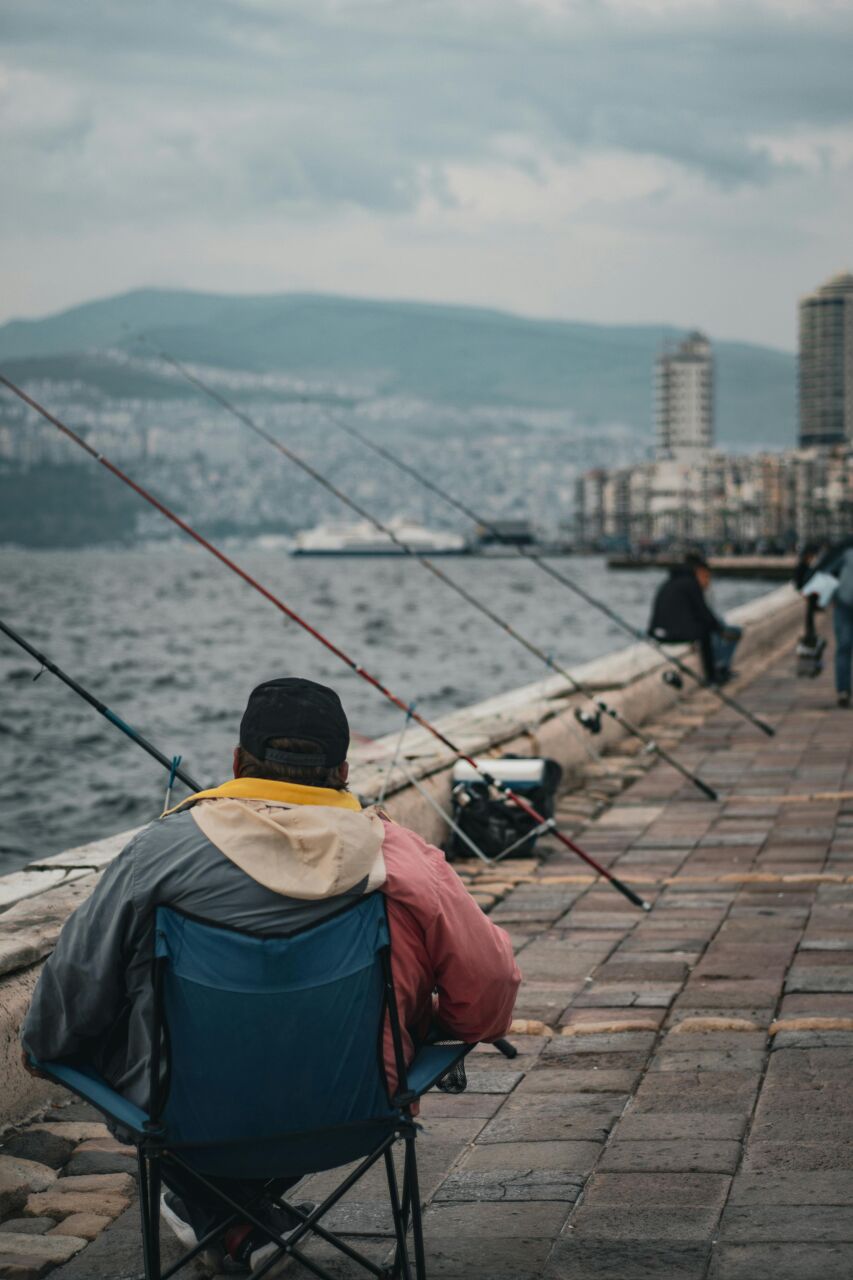 Kıyı Balıkçılığı Rehberi: Şehirde Denizle Buluşmanın En Doğal Hali